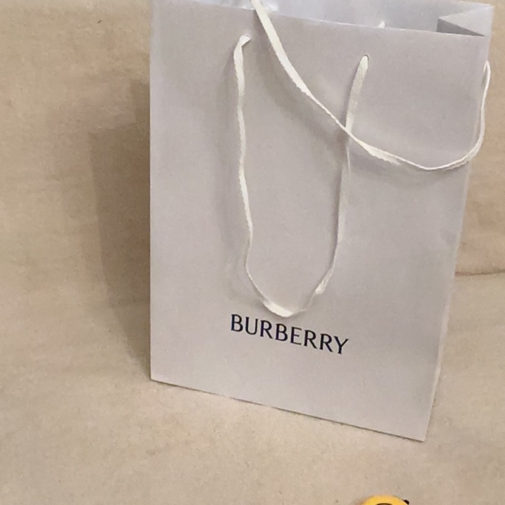 NEW BURBERRY Large  White With  LOGO PAPER SHOPPING GIFT BAG 16,5x12x5